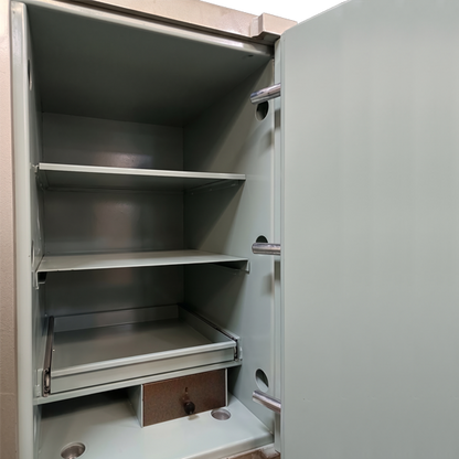 Pre-Used CMI Plate Door Safe No. SG130 - Interior View